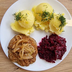 Stek wieprzowy z duszoną cebulką